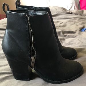 Women’s size 7 black booties
